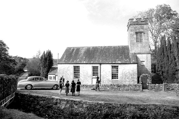 bride arriving at church 