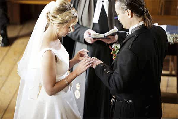 exchanging of the rings during scottish wedding