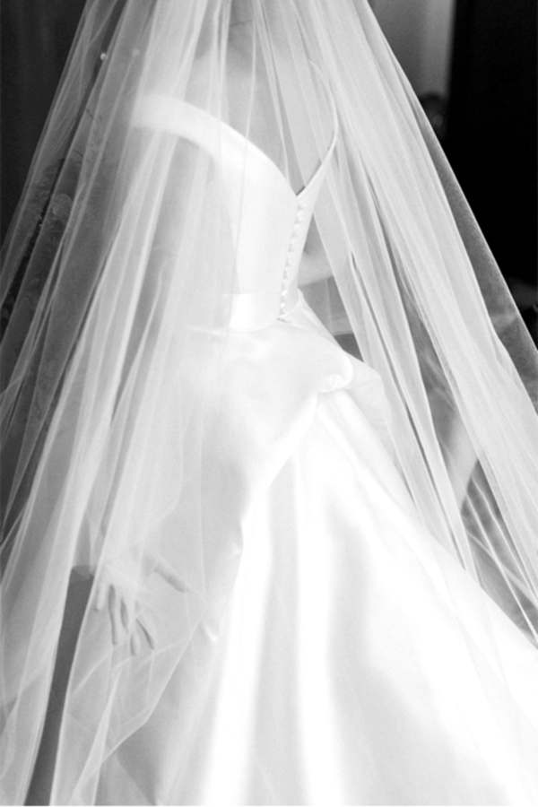wedding photos glasgow bride with her veil down