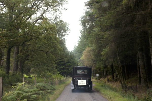 newlyweds leaving in a vintage car