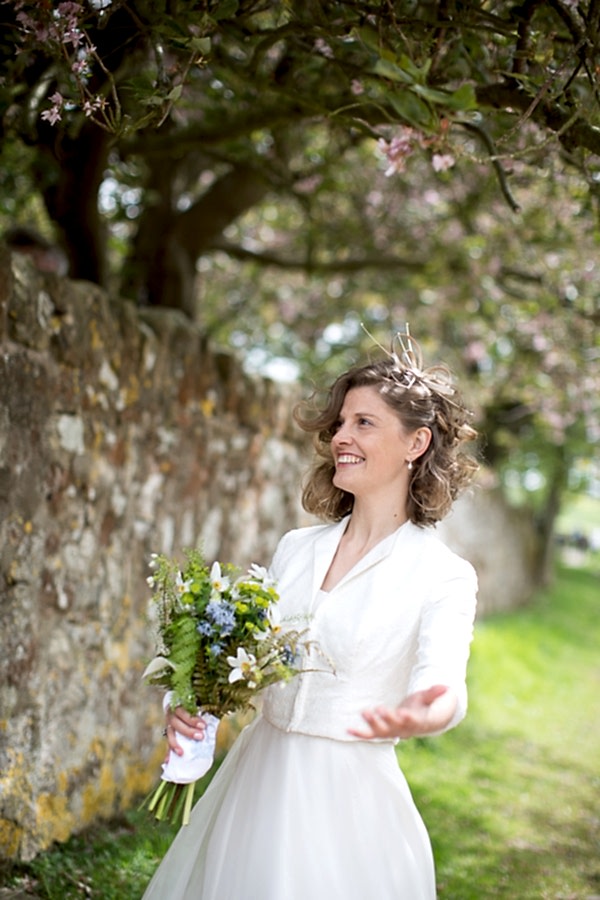 bride inviting guests fotogenic of scotland