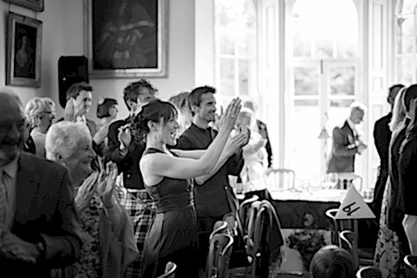 guests clapping when newlyweds arriving at the speeches