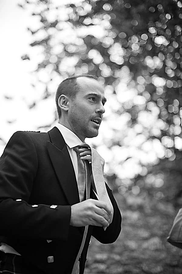 groom fixing his tie fotogenic of scotland