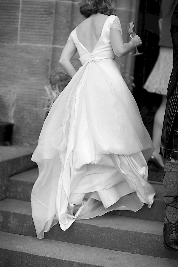 fotogenic of scotland, bride walking up stairs
