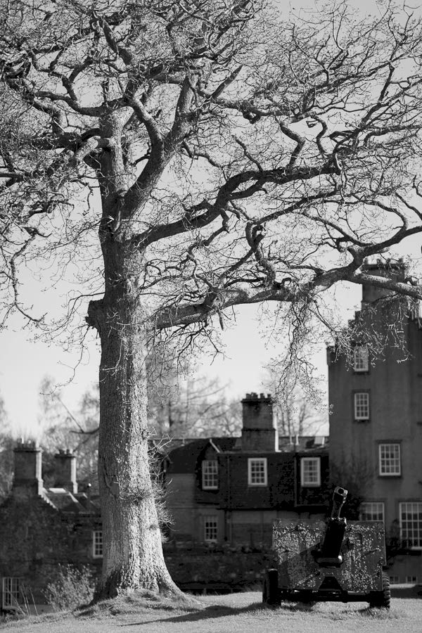boturich castle photos, old cannnon