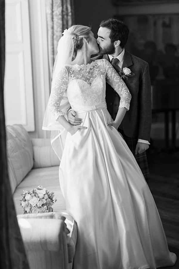 wedding photos boturich castle bride and groom kissing inside 