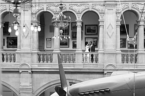wedding photos glasgow kelvingrove museum