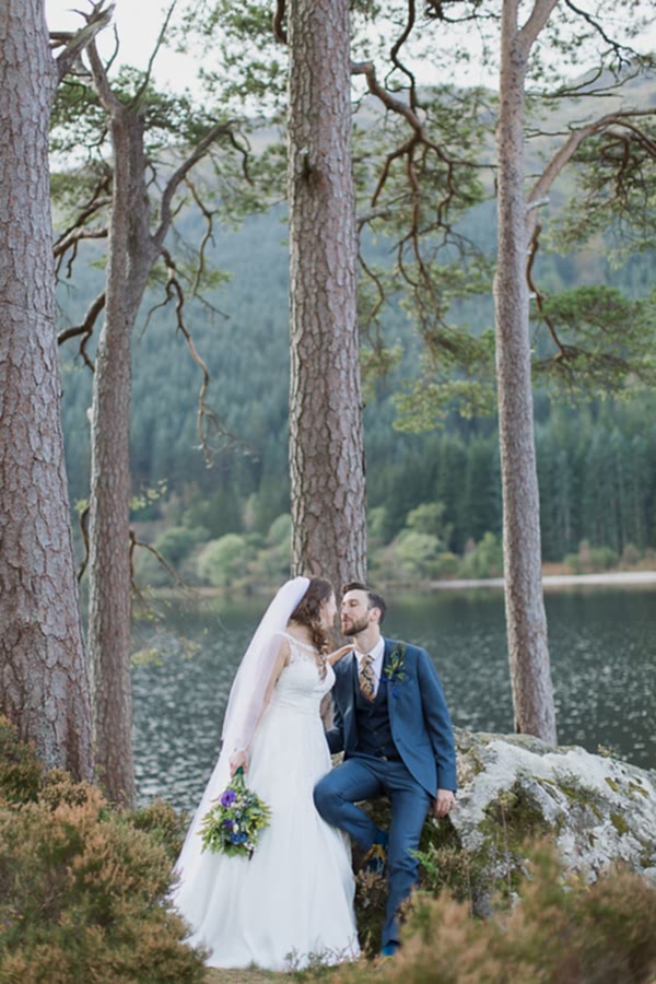 wedding photographer glasgow newlyweds in forest