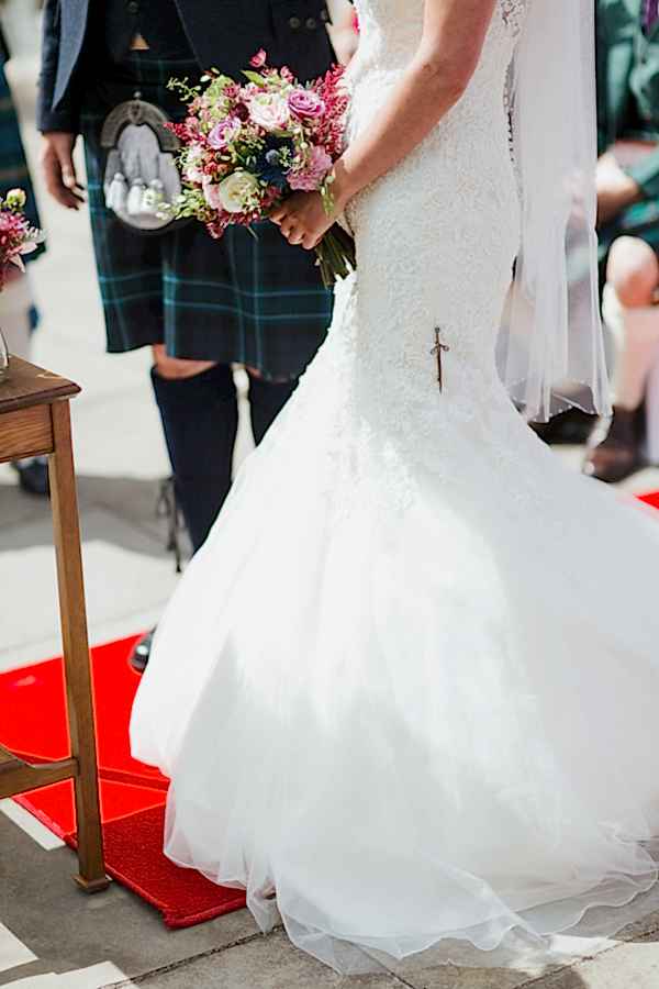 brides details during wedding ceremony