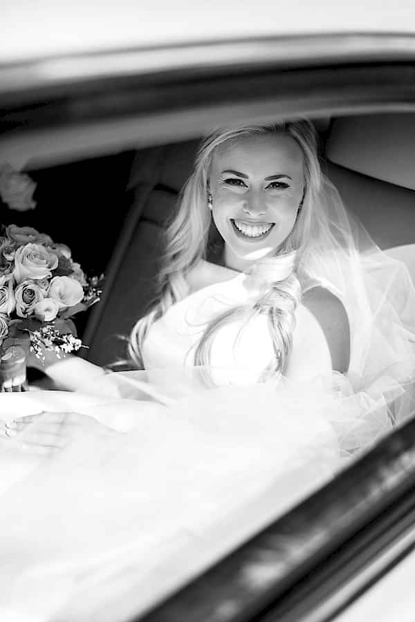 scottish bride arriving at the church 