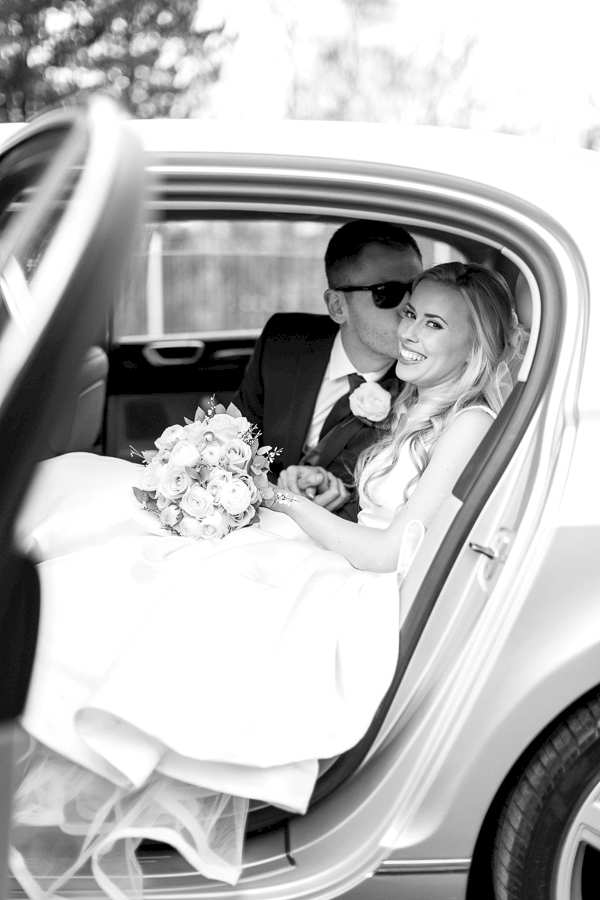 married couple sitting in the car glasgow