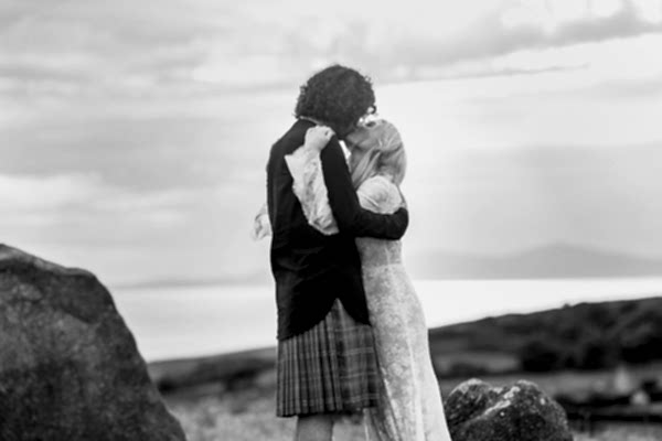 wedding photographer scotland groom and bride kissing on a hill