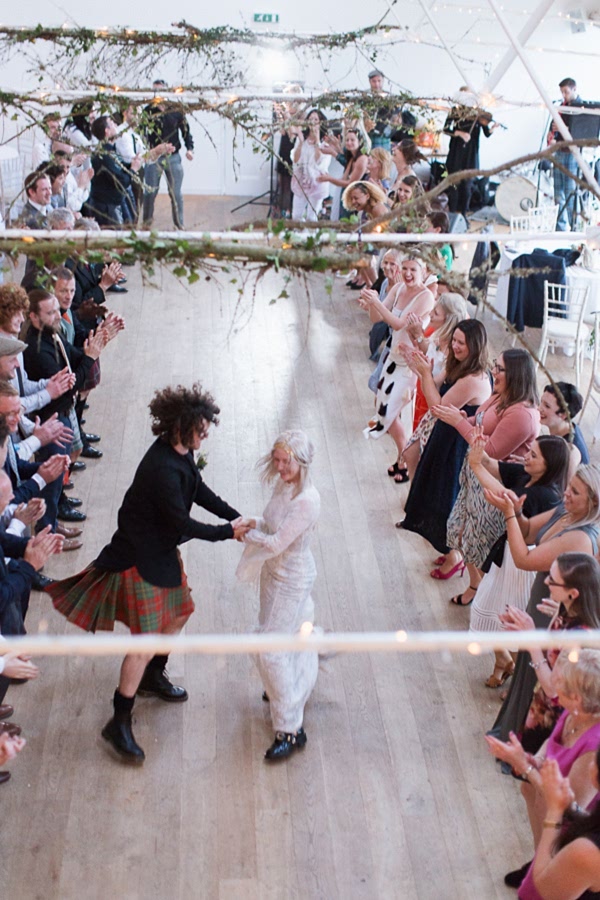 tradiotnal scottish kaley dancing fotogenic of scotland