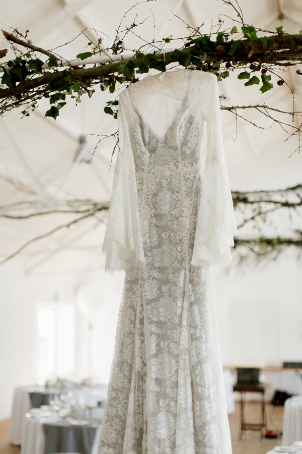 wedding dress hang 