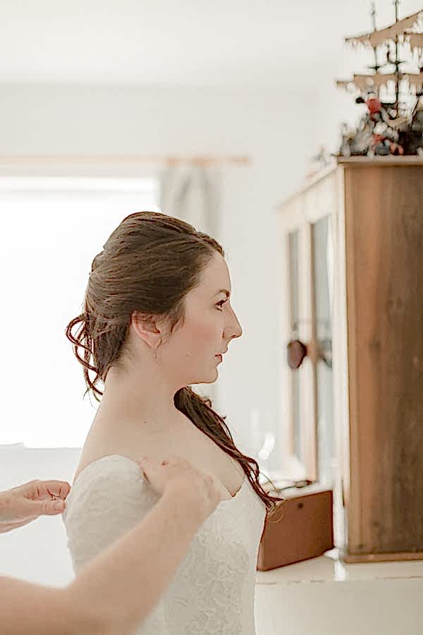 bride looking at herslef in the mirror