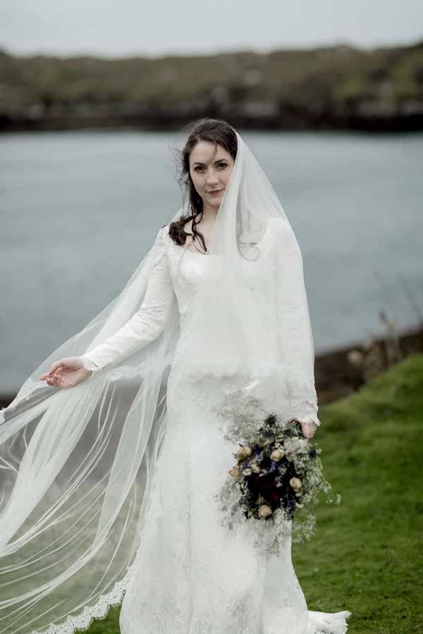 scotland wedding photos bride lookig straight at the camera 