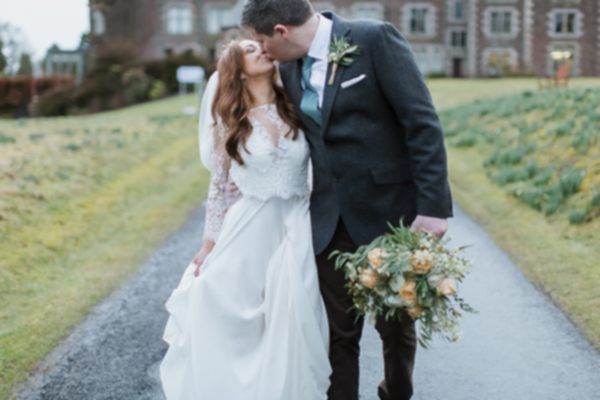 wedding couple kissing 