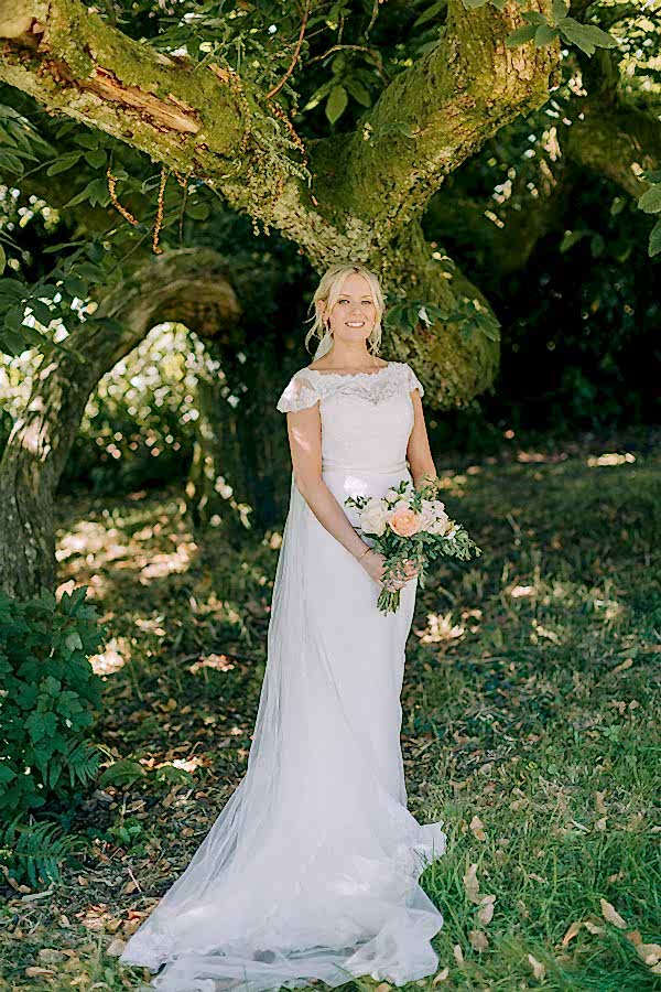 beautiful bride loch lomond 