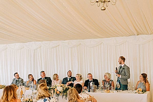 best man speaking at the wedding 