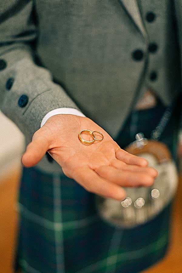 groom holds rings 