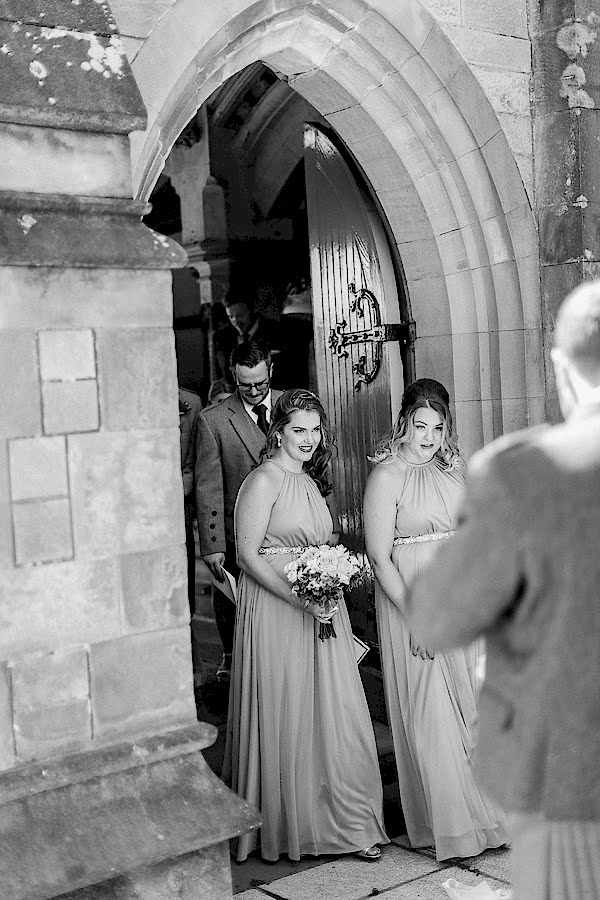 bridesmaids outside of the church in helensburgh