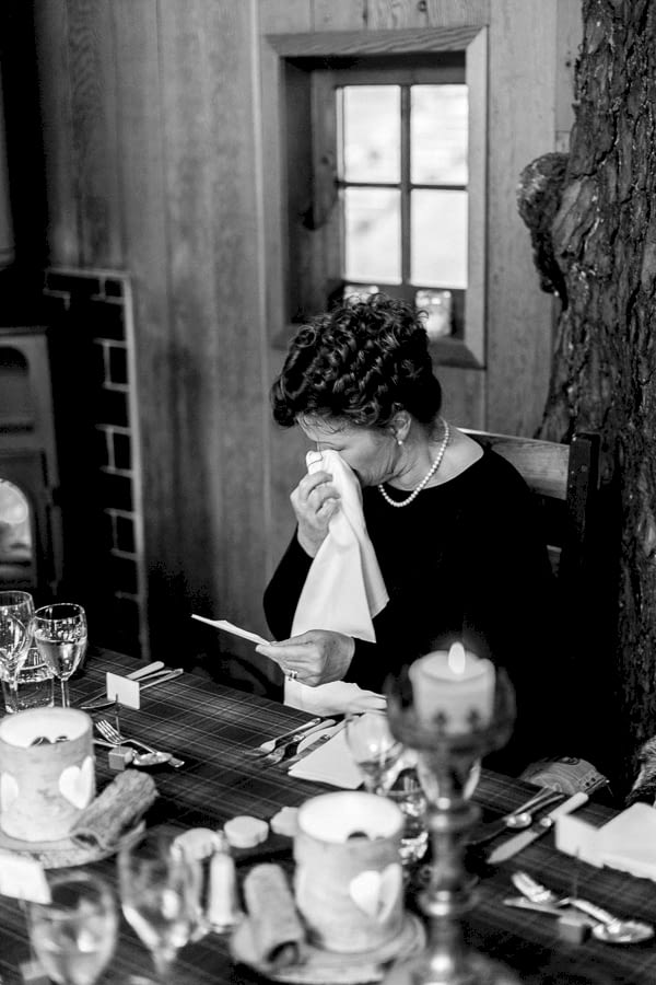 mother of the bride emotional reading her a note