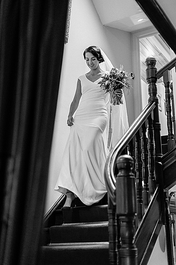 bride is walking down the stairs the lodge on loch goil fotogenic of scotland