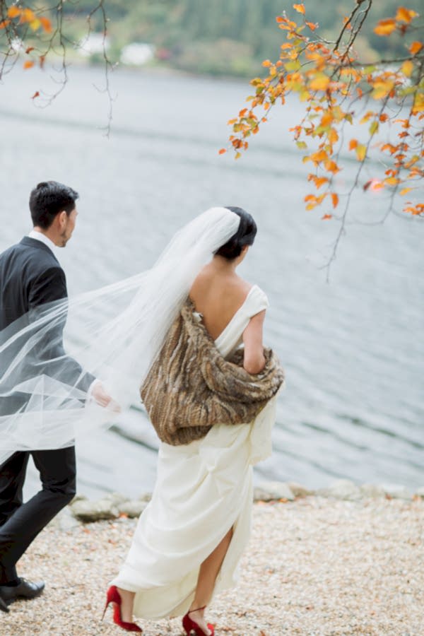 married coupke walking along the loch