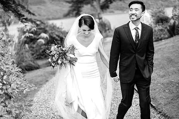 bride and groom laughing fotogenic of scotland