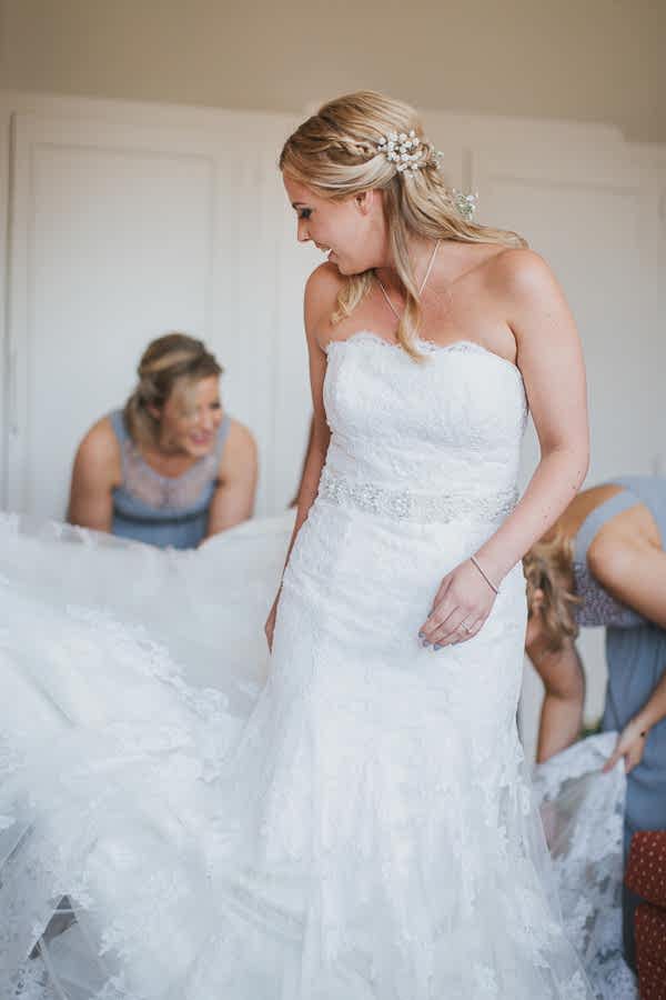 bridesmates fixing bride
