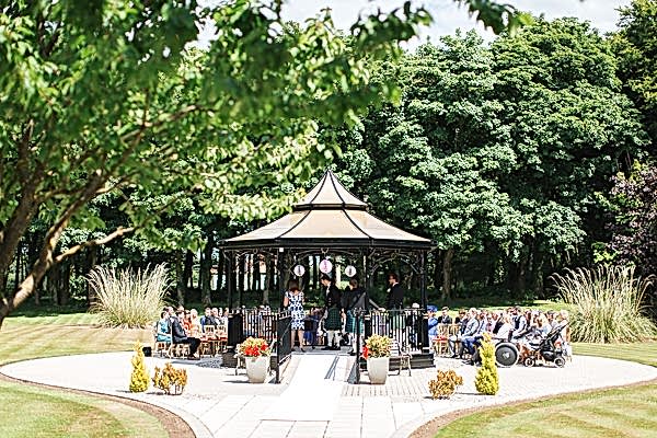 wedding photos lochgreen hotel outside ceremony