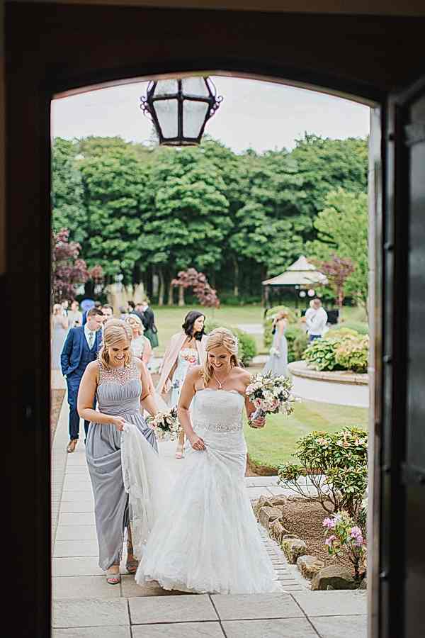 bride walking into the hotel at troon