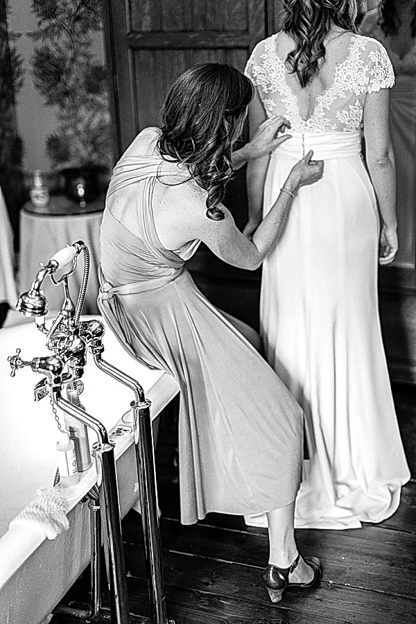 bridesmate helps with preparations 