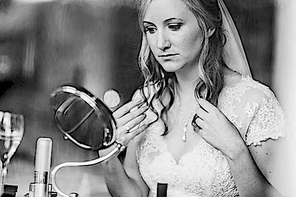 bride looking at the mirro at the lodge on loch goil 