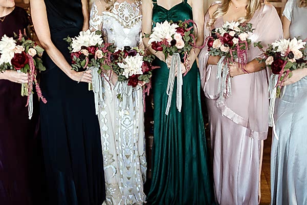 wedding flowers and dresses 