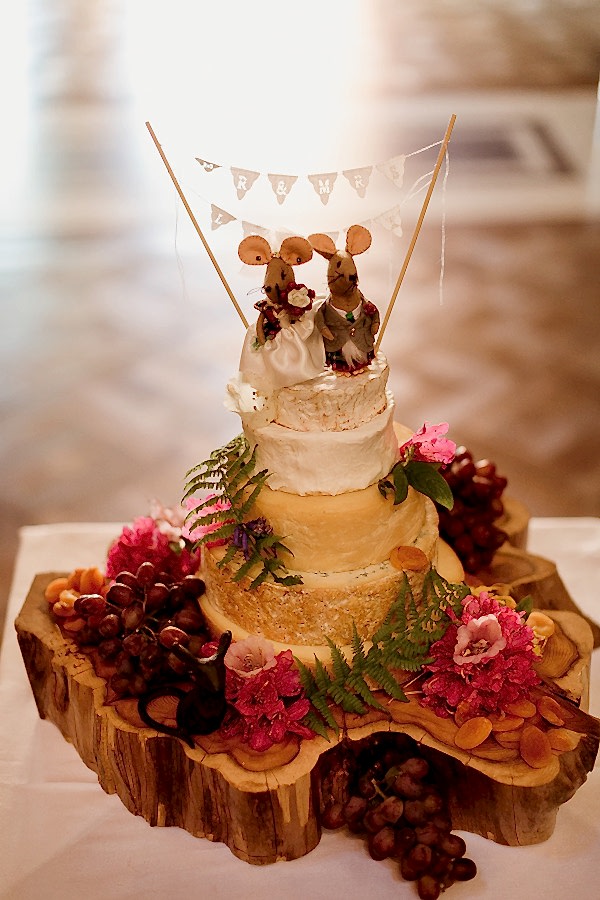 funny wedding cheese cake 