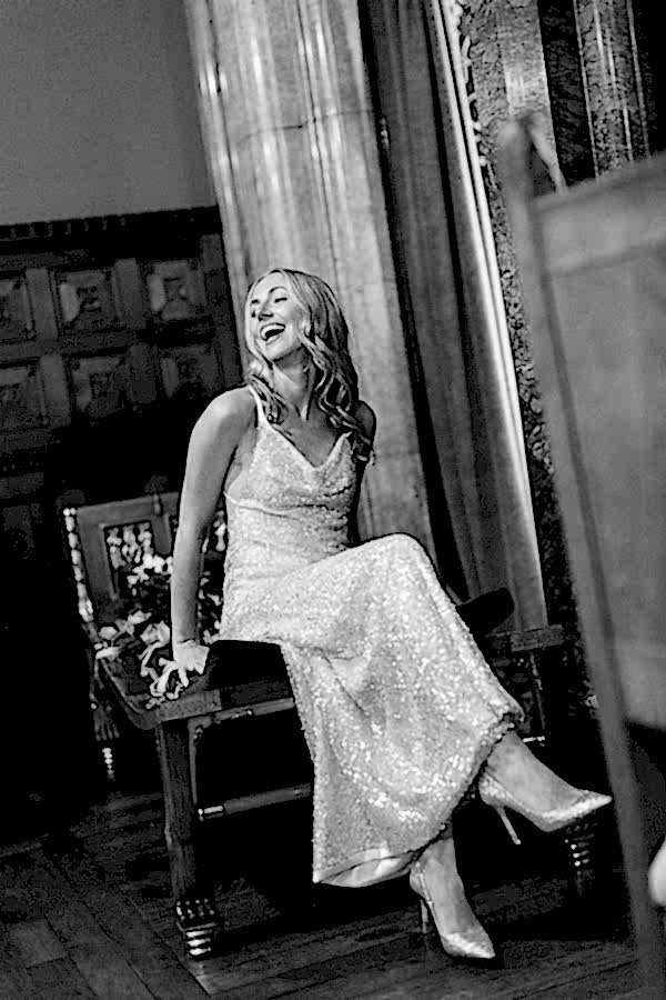 bride laughing sitting in a choroscope room