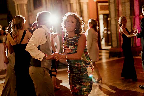 couples dancing at wedding