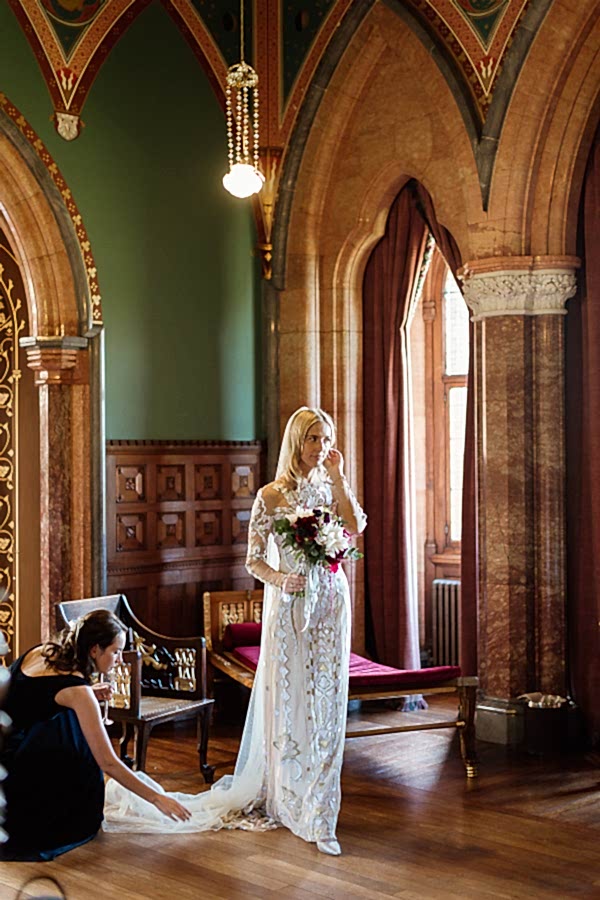 bridesmate fixing bride