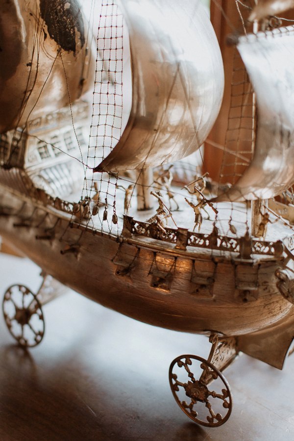 boat detail at soarn castle wedding 