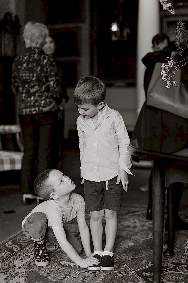 kids playing before wedding dumfries house